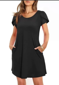 Détail d'une robe noire décontractée avec manches pétales et poches latérales
