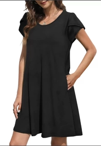 Détail des manches pétales et poches latérales sur une robe noire ligne A