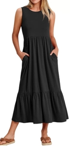 Détail d'une robe longue sans manches à volants avec poches latérales et col rond chic
