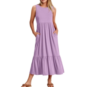 Détails de la robe longue à volants lilas sans manches avec des poches latérales