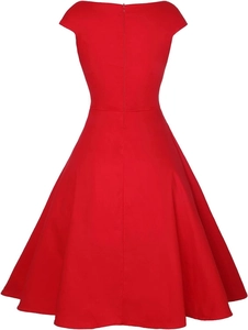 Robe rouge classique à épaules dénudées avec taille haute et élégante vue arrière en trapèze