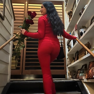 Ensemble chic 2 pièces en tricot rouge avec haut à manches longues et pantalon taille haute