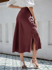 Elegant burgundy satin midi skirt with side slit and elastic waist for a refined look