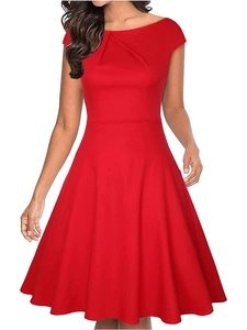 Robe midi rouge rétro élégante avec décolleté plissé et coupe trapèze ajustée
