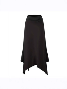 Jupe mi-longue noire à taille haute avec ourlet asymétrique et drapé sophistiqué