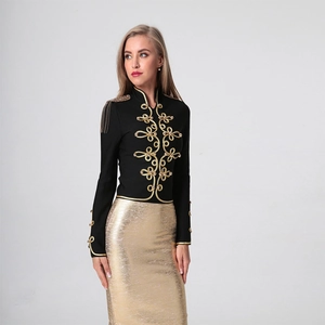 Giacca stile militare da donna con nappe dorate e gonna metallizzata per feste formali