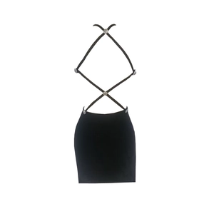 Sexy schwarzes Bodycon-Kleid mit Criss-Cross-Neckholder und silbernen Metallschnallen