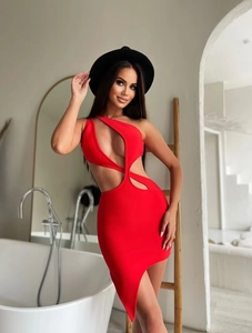 Vestito rosso sexy monospalla con cut-out, vestibilità aderente e stile bandage
