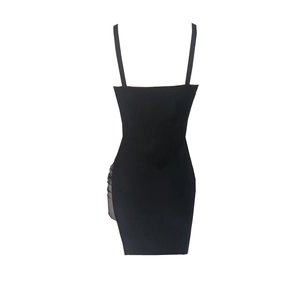 Schwarzes figurbetontes Minikleid für Damen mit dünnen Trägern und geradem Rücken-Detail