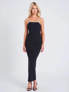 Robe de soirée élégante noire dos nu moulante avec bretelles en strass et nœud papillon