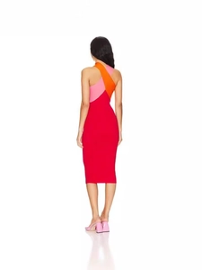 Rückansicht eines figurbetonten Color-Block-Midikleids in Rot Orange und Pink