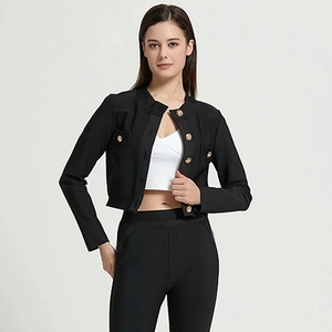 Veste courte noire ajustée pour femme avec boutons dorés élégants et manches longues