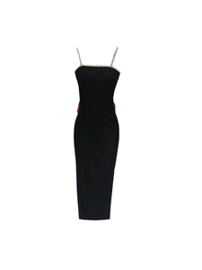Robe de soirée moulante noire dos nu avec bretelles en strass et détail de nœud rouge