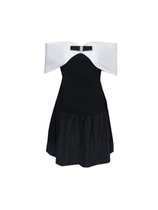 Robe mini élégante contrastée noir et blanc avec nœud aux épaules et boucle strass