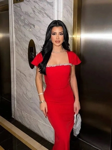 Elegantes rotes Bandage-Kleid mit Karree-Ausschnitt und Diamant-Ärmeln für Abendpartys