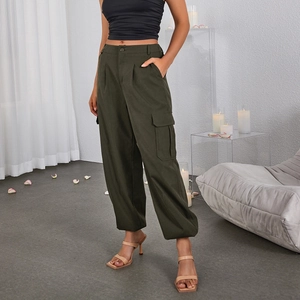 Pantalon cargo femme taille haute et jambe large en vert foncé avec cordon de serrage