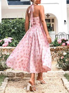 Abito midi floreale rosa con allacciatura al collo, schiena scoperta e taglio a trapezio