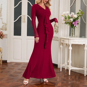 Robe élégante bordeaux à manches en tulle avec col bénitier et volants