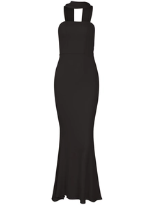 Détail d'une élégante robe longue noire dos nu avec une coupe sirène ajustée