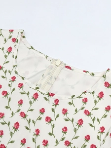 Détail du col rond et de la fermeture éclair invisible sur la robe à imprimé floral