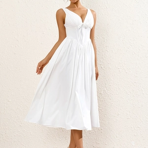 Robe midi blanche élégante avec col en V, taille corset et nœud décoratif pour femme