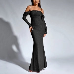 Robe de soirée sirène noire à paillettes élégante avec manches longues épaules dénudées