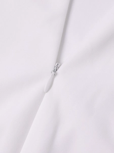 Detail shot of the high-quality invisible zipper on a white long dress fabric