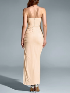 Vue de dos de robe bustier en tulle abricot avec détails froncés et fermeture éclair