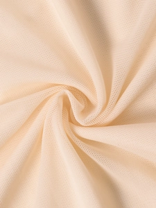 Détail de la maille fine de couleur chair avec texture délicate pour robe de soirée