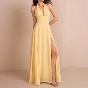 Elegantes gelbes Halfter-Maxikleid aus Chiffon mit tiefem V-Ausschnitt und Seitenschlitz