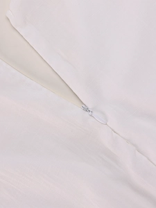 Close-up of the high-quality invisible zipper and woven fabric texture of the white dress