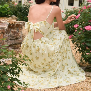 Robe longue fleurie dos nu sexy avec col en V, nœud papillon et fines bretelles