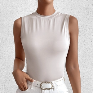 Débardeur femme sans manches en soie de lait beige, coupe ajustée et col rond