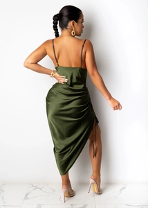 Detail of the backless olive green satin midi dress with elegant ruched fabric design