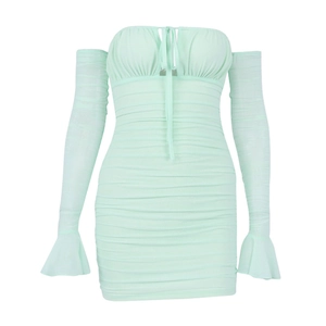 Mini-robe vert menthe à épaules dénudées, froncée avec laçage et manches évasées