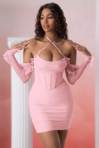 Dettagli dell'abito a corsetto rosa con allacciatura al collo e maniche in tulle