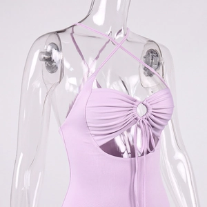 Lavendelfarbenes Cut-Out-Bodycon-Kleid mit Crisscross-Neckholder und Raffungen