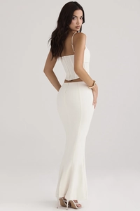 Détail de l'ensemble haut corset blanc et jupe sirène montrant les coutures et la coupe