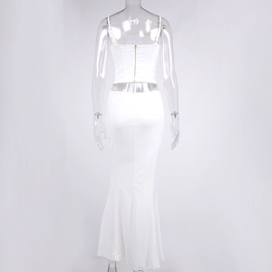 Détail du haut corset blanc avec zip doré et jupe sirène taille haute vue de dos