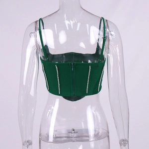 Détail du dos du corset vert émeraude avec bandes de strass et fermeture éclair invisible