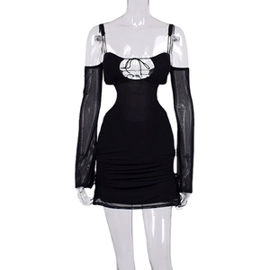 Mini robe moulante noire sexy avec manches en mesh et détails ajourés lacés devant