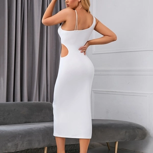 Elegantes weißes One-Shoulder-Maxikleid mit Cut-out an der Taille und figurbetonter Passform