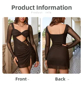 Vue détaillée de la robe en maille marron avec découpe torsadée et détails de fronçage
