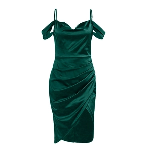 Robe nuisette sexy en satin vert foncé avec bretelles et détails froncés