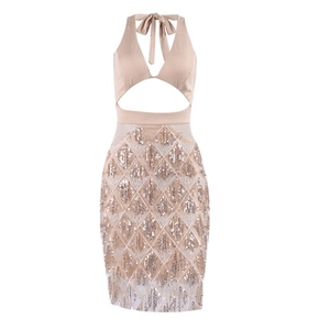 Robe licou champagne à sequins avec col en V, glands et découpes latérales ajustées