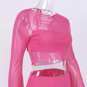 Detail von pinkem Netzoberteil mit glitzernden Pailletten für Party und Clubwear