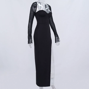 Détail de manches longues en tulle transparent avec paillettes sur robe noire fendue