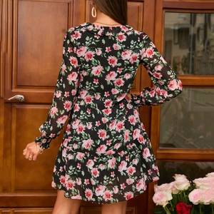 Robe courte en mesh à manches longues, imprimé floral et jupe à volants superposés