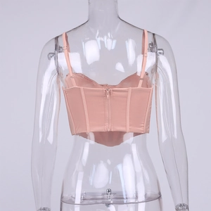 Vue arrière du corset en satin rose avec fermeture éclair cachée et baleines verticales
