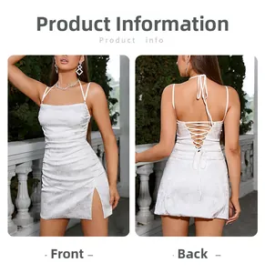 Vue avant et arrière de la mini robe en jacquard blanc avec fente et dos lacé sexy